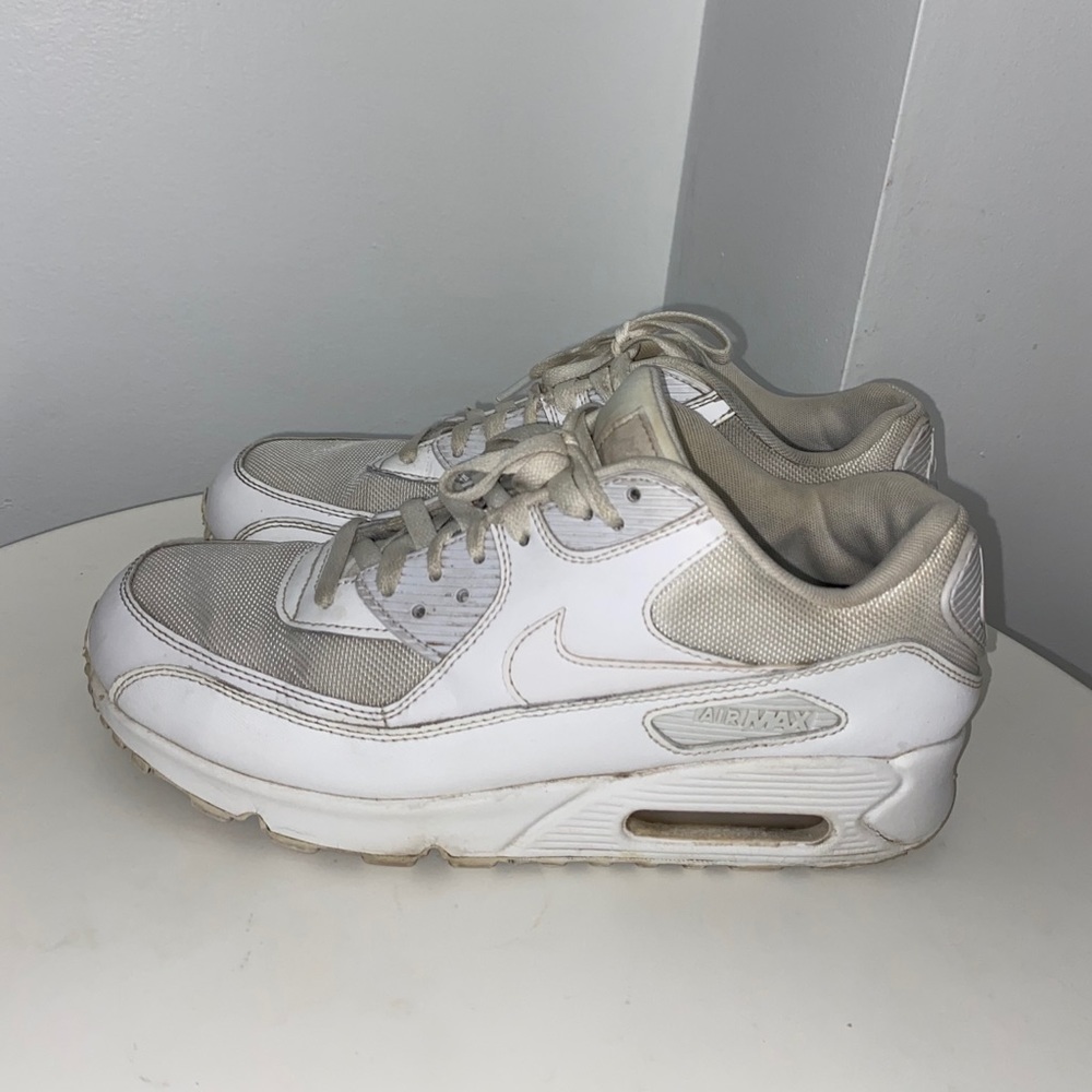 USED NIKE AIR MAX 1